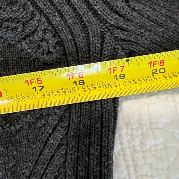 Women’s Eddie Bauer Sweater - Picture 7 of 10